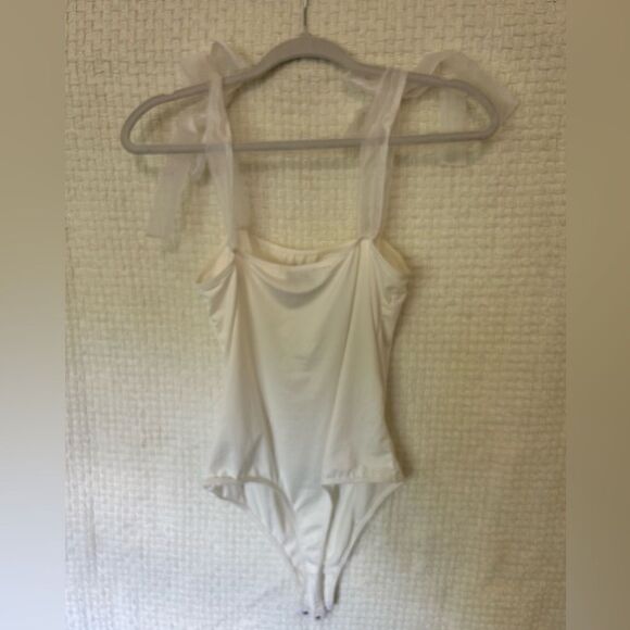 White VICI Bodysuit with Bows 🤍✨ - Picture 3 of 8